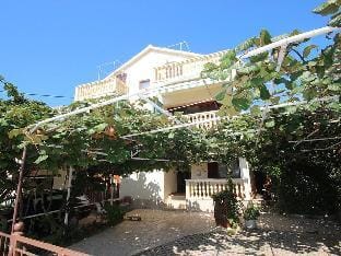 Family ground floor apartment, close to the beach Hotel in Zadar