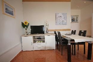 Family Apartment Mirela Borik Hotel in Zadar