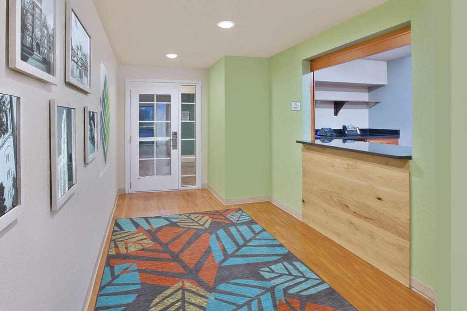 WoodSpring Suites Columbus Urbancrest Hotel in Grove City