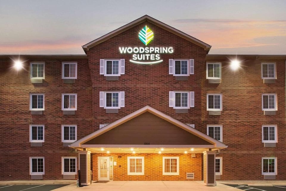 WoodSpring Suites Columbus Urbancrest Hotel in Grove City