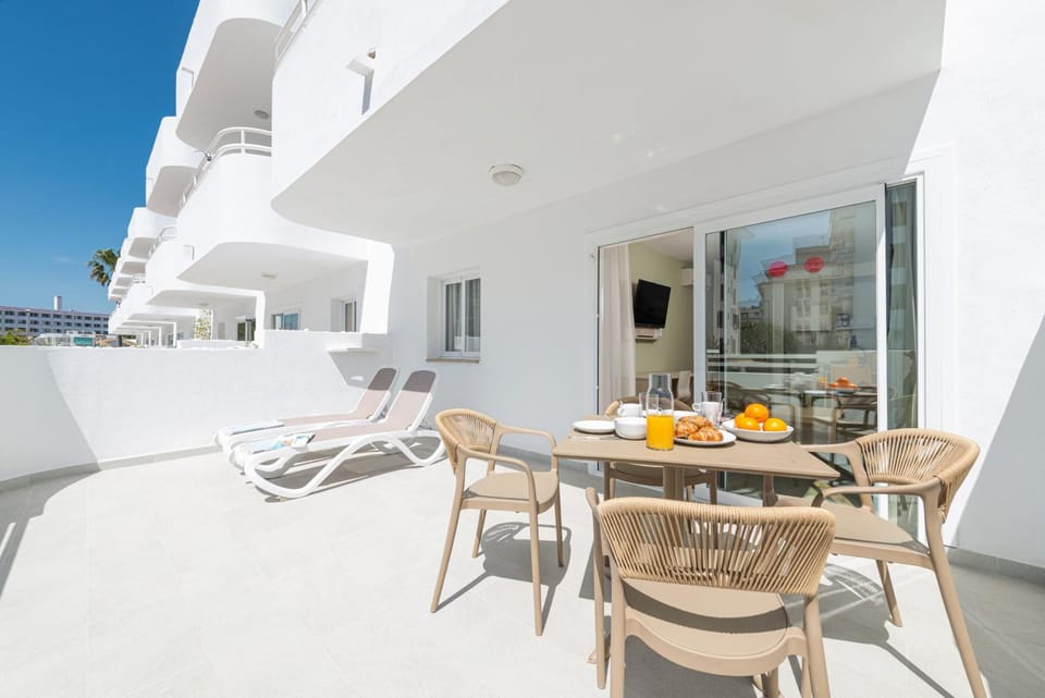 Olive Beach Apartamentos Apartment hotel in Raiguer