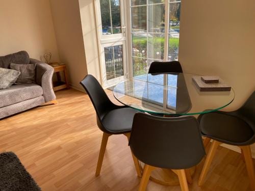 River Courtyard Apartment In The Heart Of Stneots Hotel in Huntingdonshire District