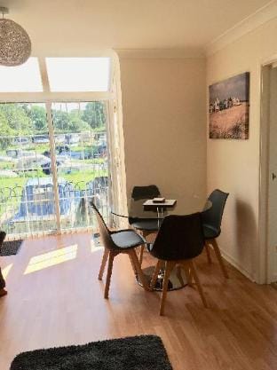 River Courtyard Apartment In The Heart Of Stneots Hotel in Huntingdonshire District