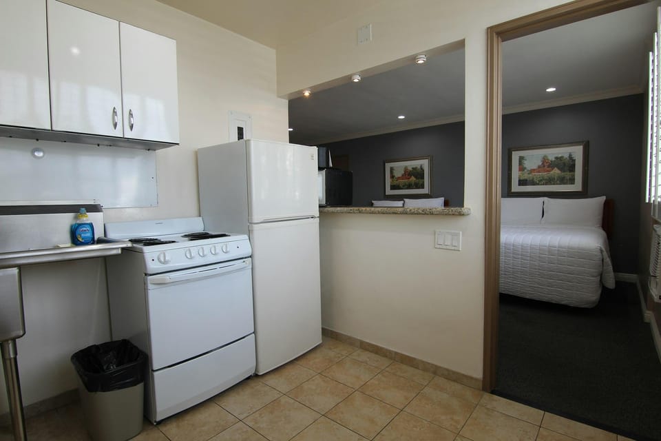 Dunes Inn Wilshire Hotel in San Fernando Valley