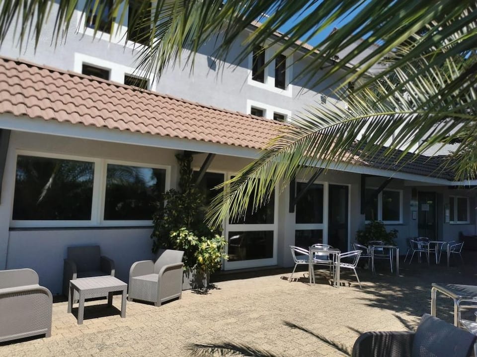 Brit Hotel Confort Pau Lons Hotel in Nouvelle-Aquitaine