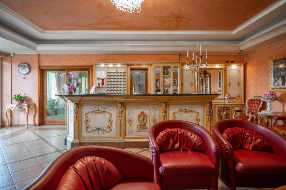 Hotel Confine Hotel in Lake Garda