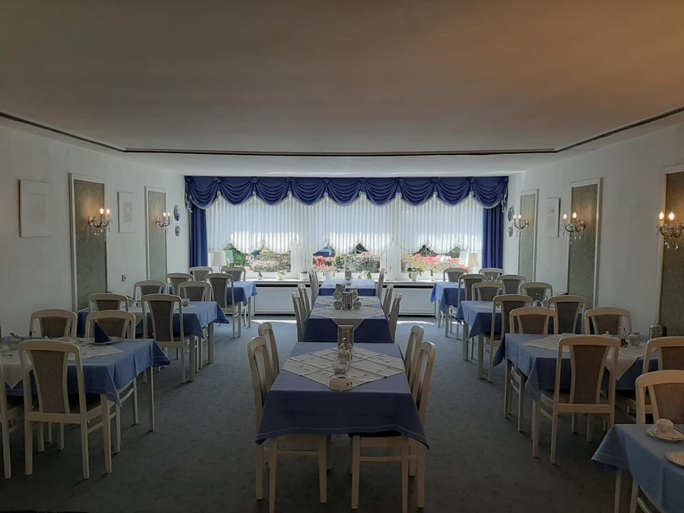 Shared lounge/TV area