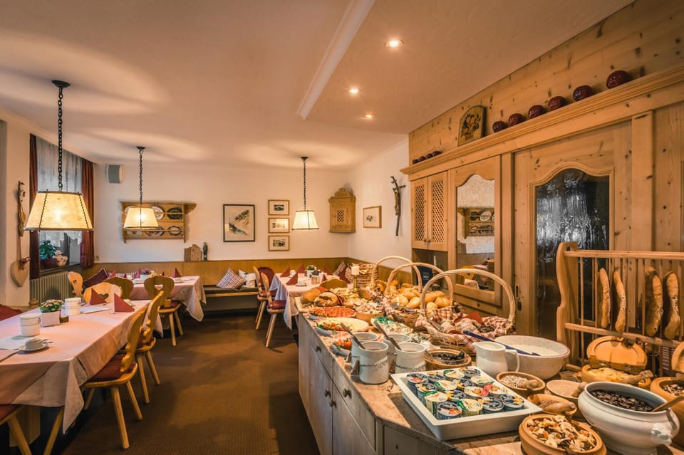 Garni Raetia Hotel in Corvara
