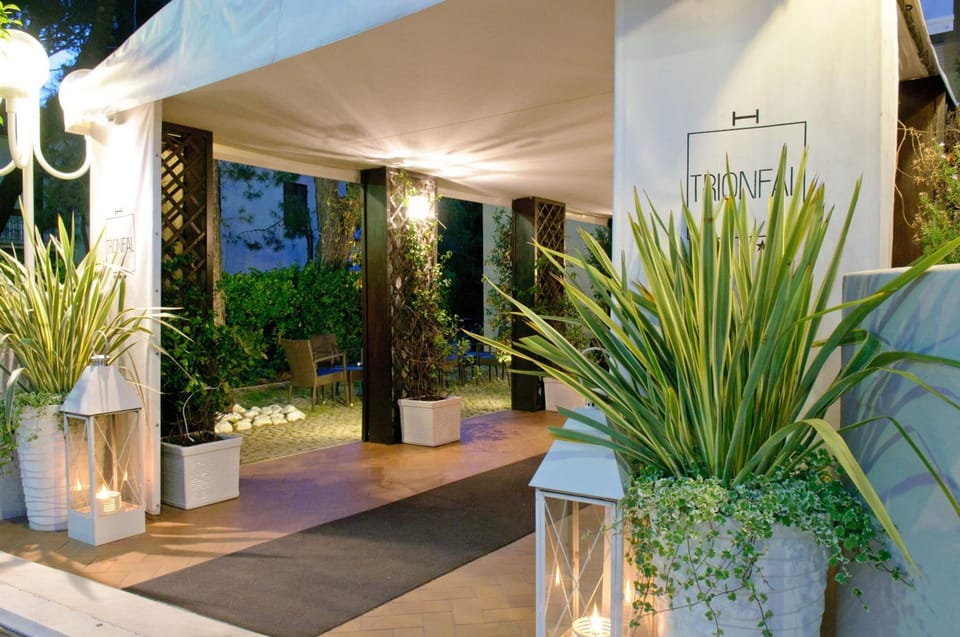 HOTEL TRIONFAL - Fronte Mare - Vicinissimi al Centro Hotel in Milano Marittima