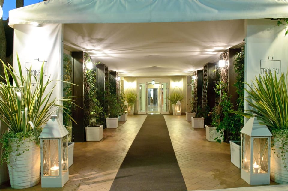 HOTEL TRIONFAL - Fronte Mare - Vicinissimi al Centro Hotel in Milano Marittima