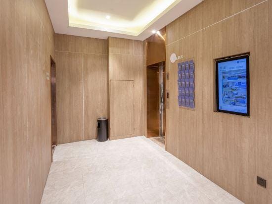 HanTing Premium Hotel (Lianyungang Donghai Shuijingcheng) Hotel in Jiangsu