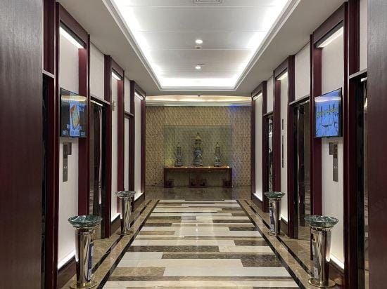 Hengdian World Studios · Guomao Hotel (Qingming Riverside Scene Store) Hotel in Zhejiang