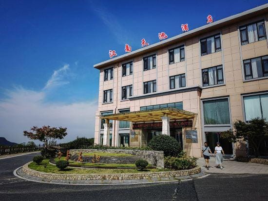 Anji Jiangnan Tianchi Resort Hotel in Hangzhou