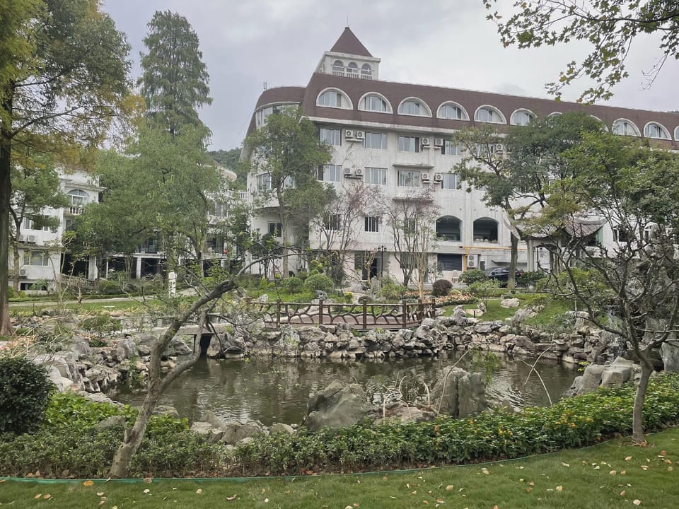 Haiyan Nanbei Lake Jinniushan Manor Hotel in Zhejiang