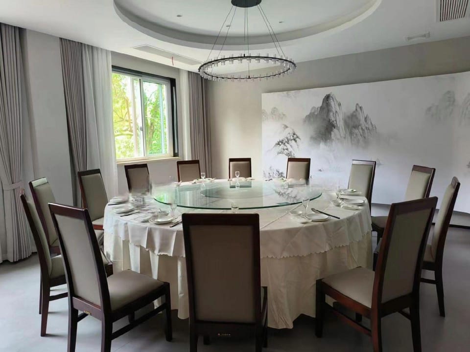 Haiyan Nanbei Lake Jinniushan Manor Hotel in Zhejiang