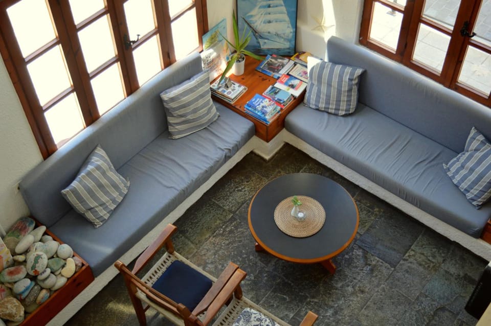 Shared lounge/TV area