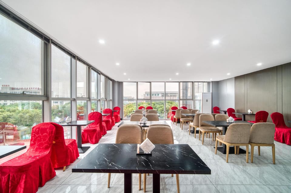 Four Seasons Qingteng Hotel (Outlet Airport) Hotel in Zhejiang