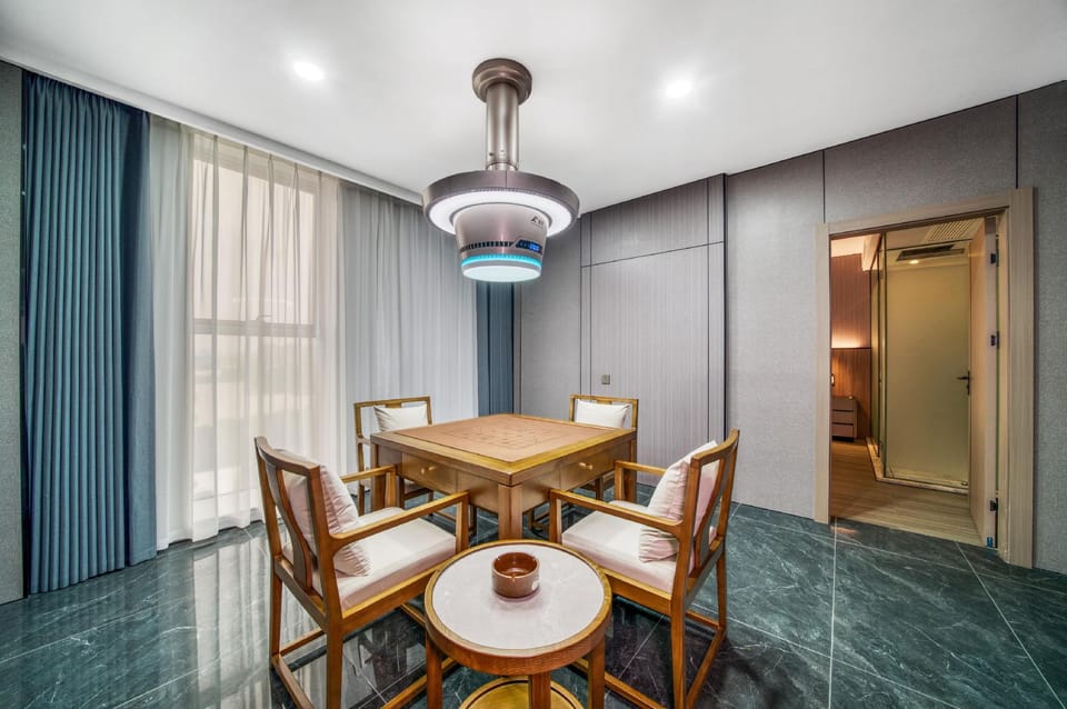 Four Seasons Qingteng Hotel (Outlet Airport) Hotel in Zhejiang