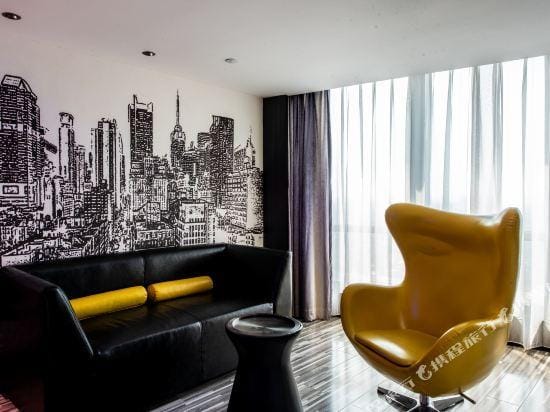 Victoria Hotel (Foshan Zumiao Metro Station Lingnan Tiandi Branch) Hotel in Guangzhou