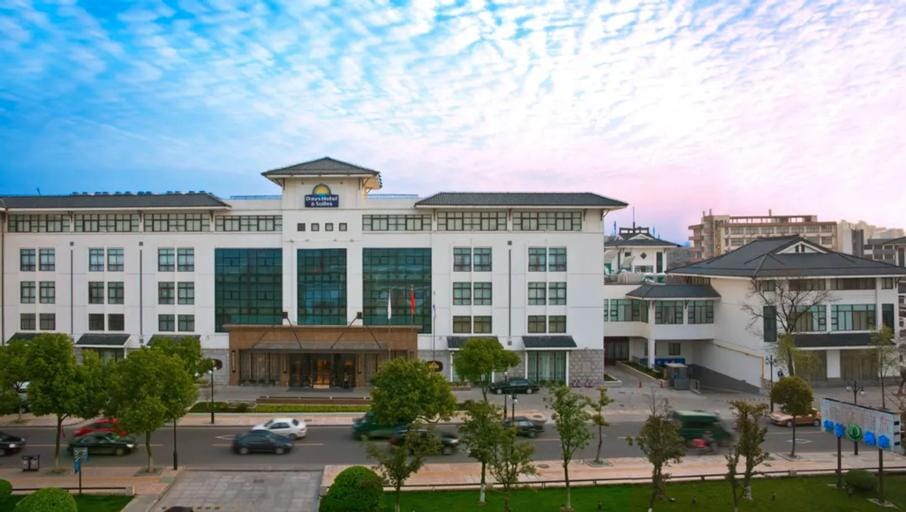 Days Hotel & Suites by Wyndham Fudu Changzhou Hotel in Suzhou