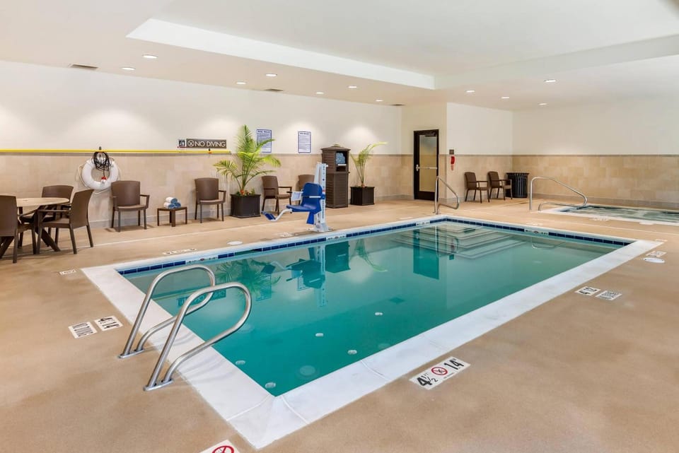 Comfort Suites Midland West Hotel in Midland