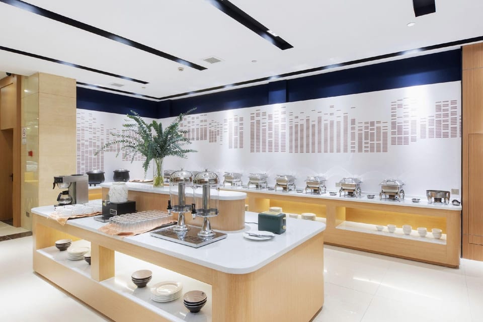 Huali Hotel (Kunshan Golden Eagle International Shopping Center) Hotel in Shanghai