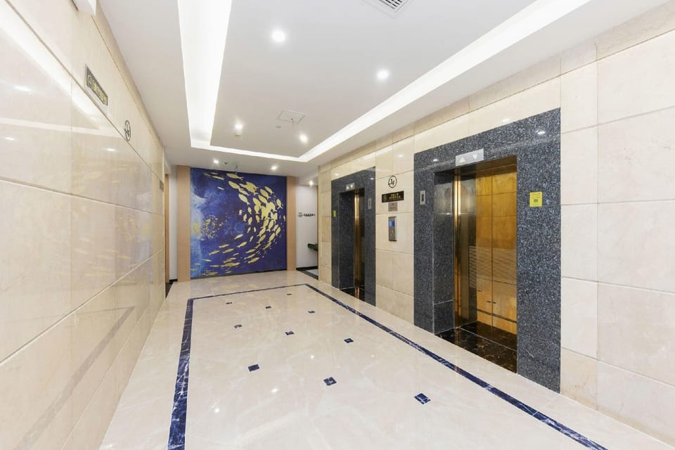 Huali Hotel (Kunshan Golden Eagle International Shopping Center) Hotel in Shanghai