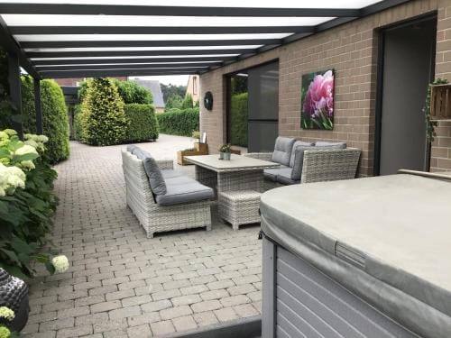 Studio Gardenroom Guesthouse De Steenberg met wellness & tuinzicht Hotel in Flanders