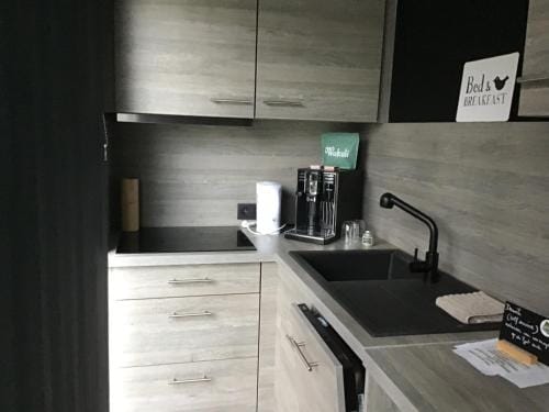 Studio Gardenroom Guesthouse De Steenberg met wellness & tuinzicht Hotel in Flanders