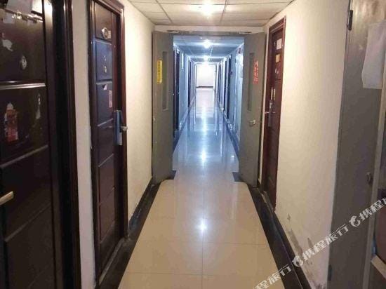 Guanzhong Hostel (Xiaozhai) Hotel in Xian