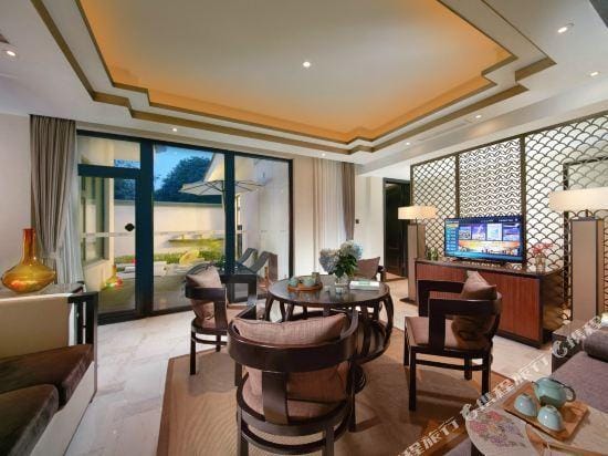 Slender West Lake Hot Spring Resort Yangzhou Hotel in Jiangsu