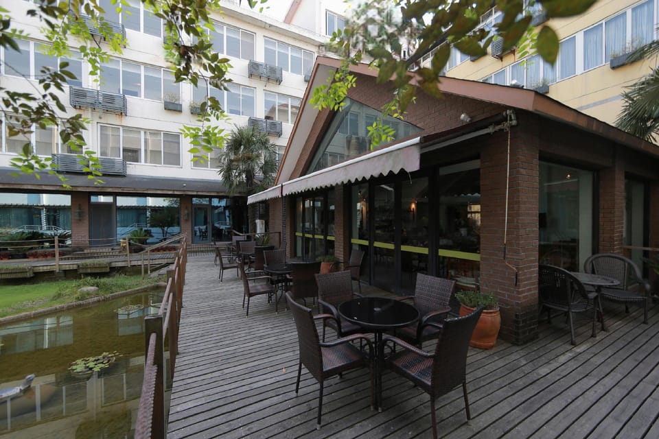 Oriental Land Holiday Village Hotel in Shanghai