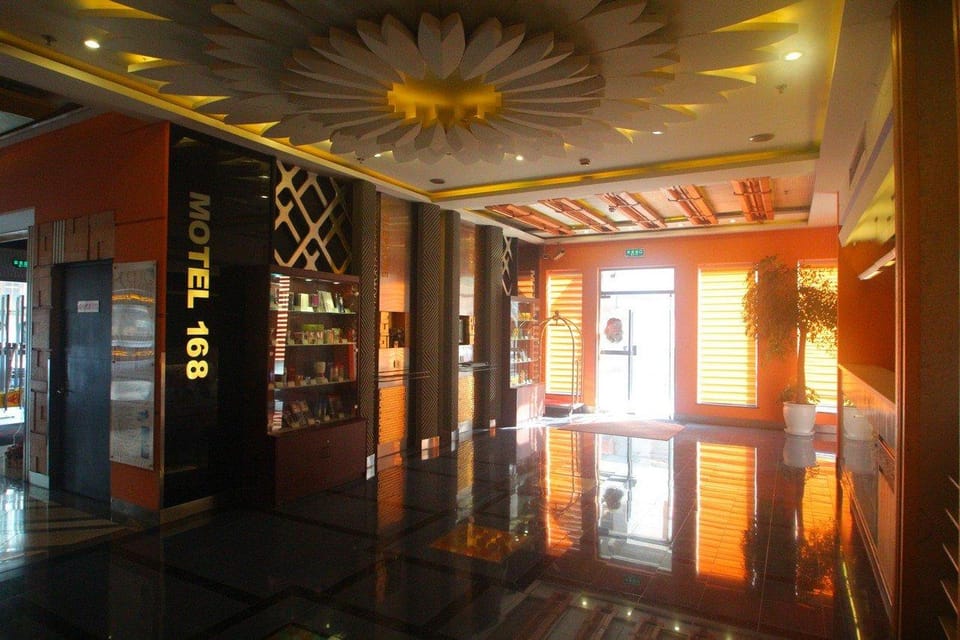 Home Inn Plus (Shanghai Xujiahui) Hotel in Shanghai