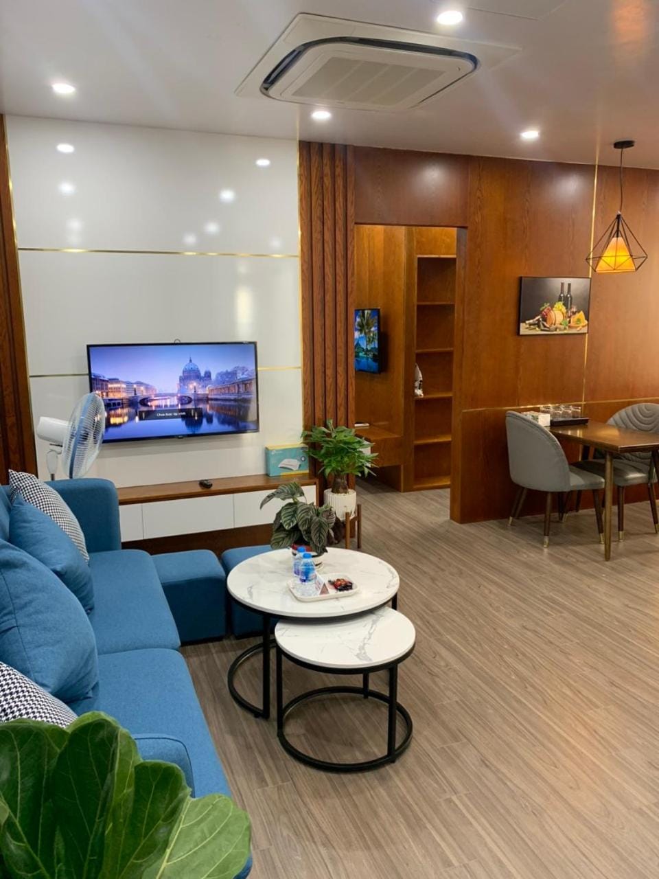 Shared lounge/TV area