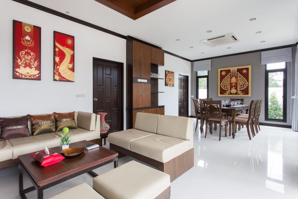 Shared lounge/TV area