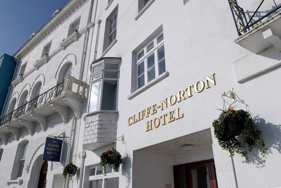 Cliffe Norton Hotel in Wales