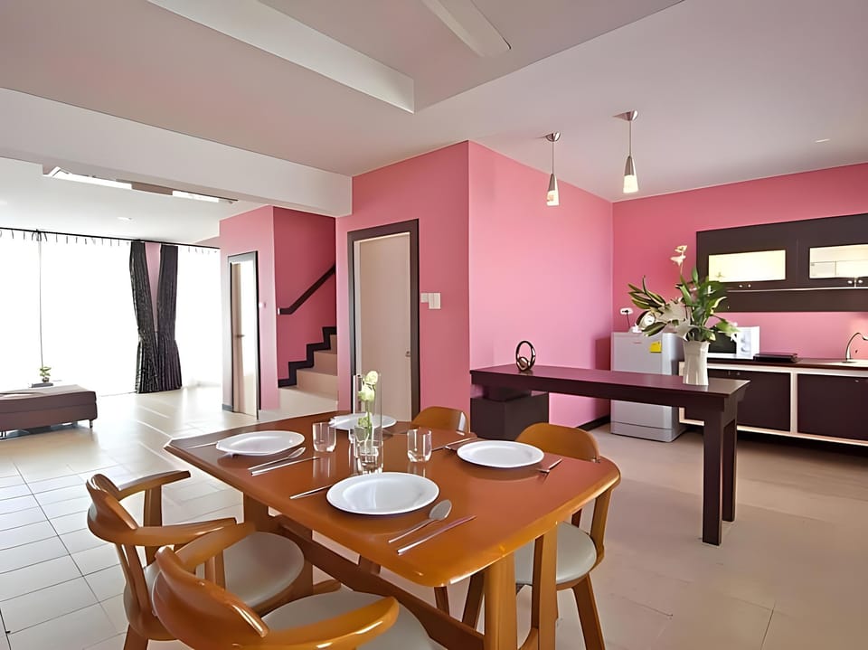 Golden Sea Pattaya Hotel in Pattaya City