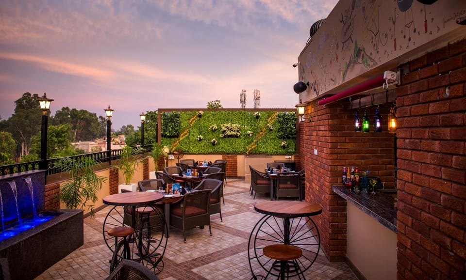 Glades Hotel Mohali - Chandigarh Hotel in Chandigarh