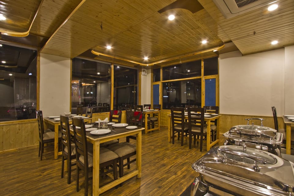 Sarthak Regency (Centrally Heated & Air cooled) Hotel in Manali
