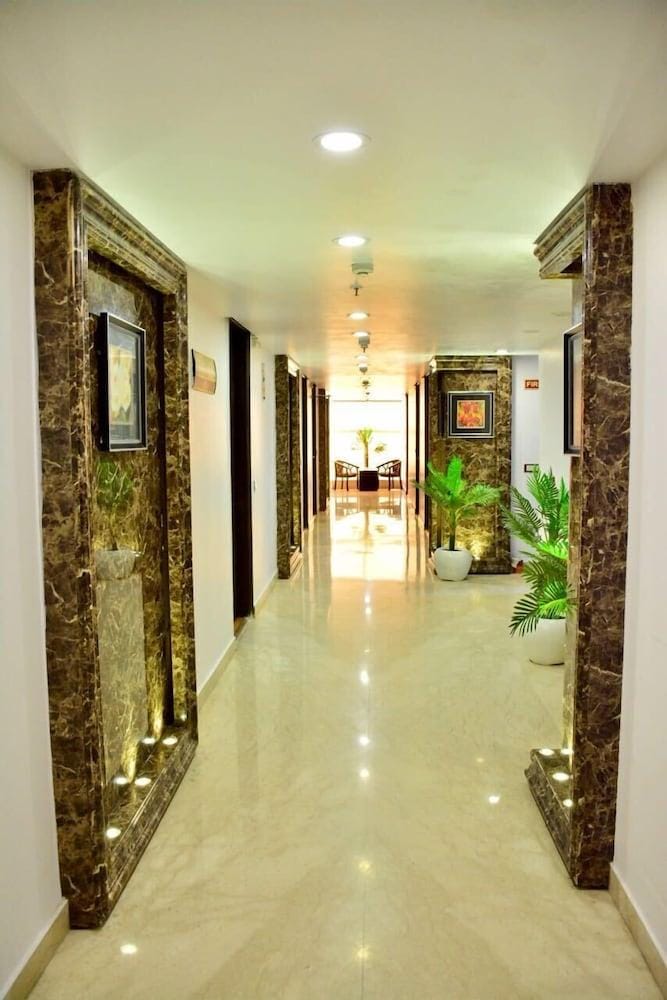 SK Crown Park Naraina Hotel in New Delhi