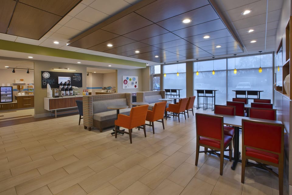 Holiday Inn Express & Suites Parkersburg East By IHG Hotel in Ohio