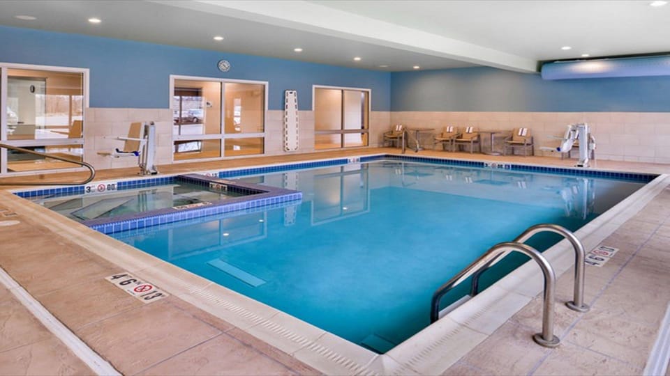 Holiday Inn Express & Suites Parkersburg East By IHG Hotel in Ohio
