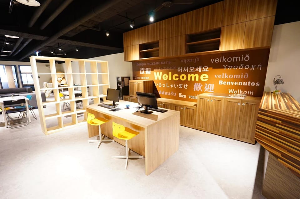 Shared lounge/TV area