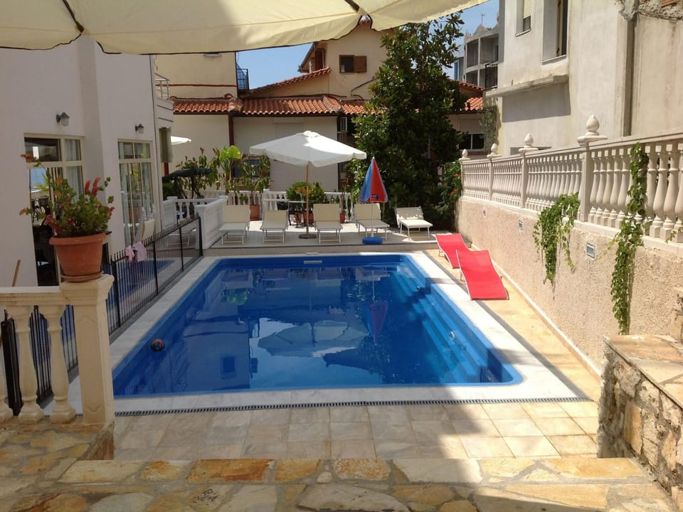 Private pool