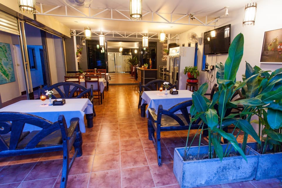 Hugs Guesthouse Hostel in Sala Dan