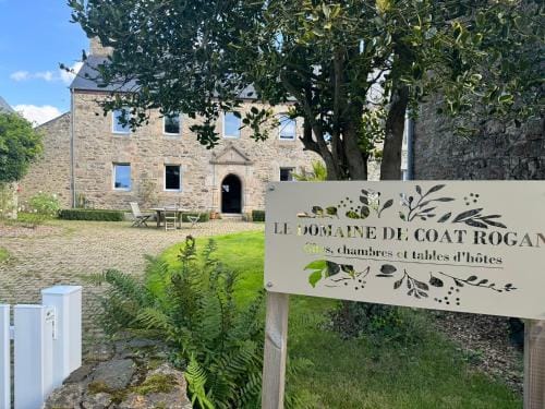 LE DOMAINE DE COAT ROGAN, La chambre du Tregor Hotel in Brittany