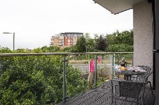 Western Gate - Luxury 2 Bed Downtown Apartment Hotel in Basingstoke