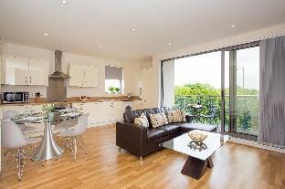 Western Gate - Luxury 2 Bed Downtown Apartment Hotel in Basingstoke