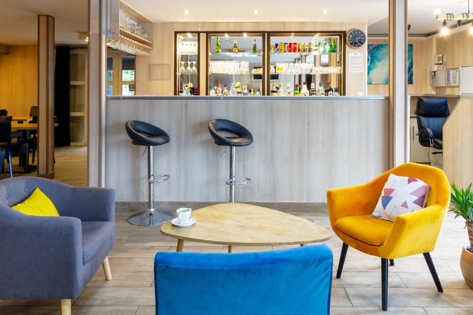 Shared lounge/TV area