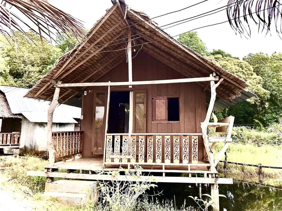 Frog Garden Hut Hotel in Ko Phayam